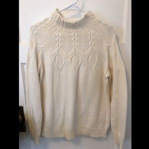 Cute winter sweater, never worn!